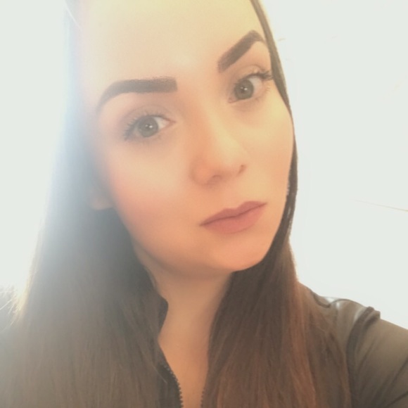 Meet your Posher, Simone - Picture 1 of 1